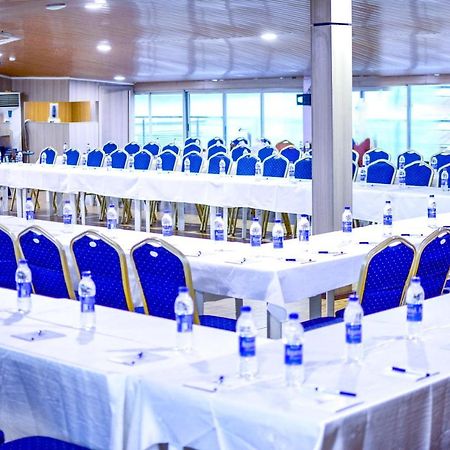 Golfview Suites & Conference Center Ikeja Esterno foto