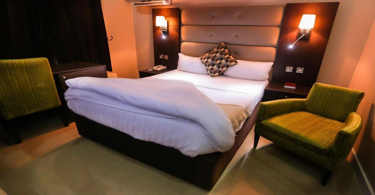 Golfview Suites & Conference Center Ikeja Esterno foto