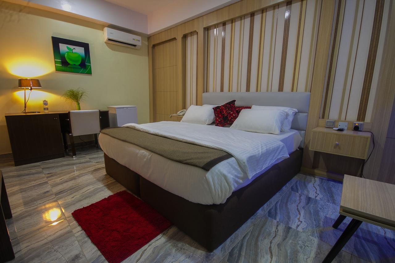 Golfview Suites & Conference Center Ikeja Esterno foto