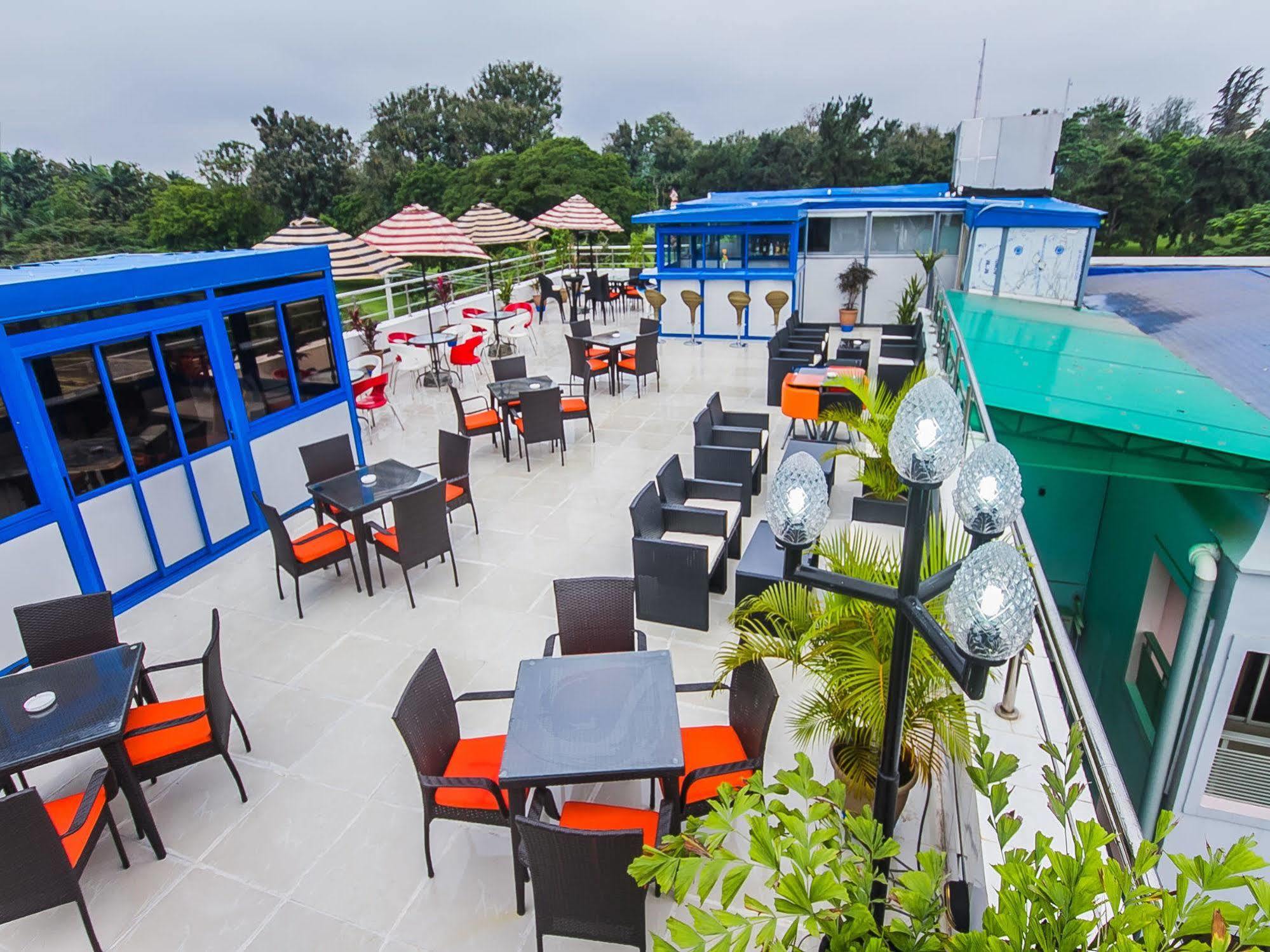 Golfview Suites & Conference Center Ikeja Esterno foto