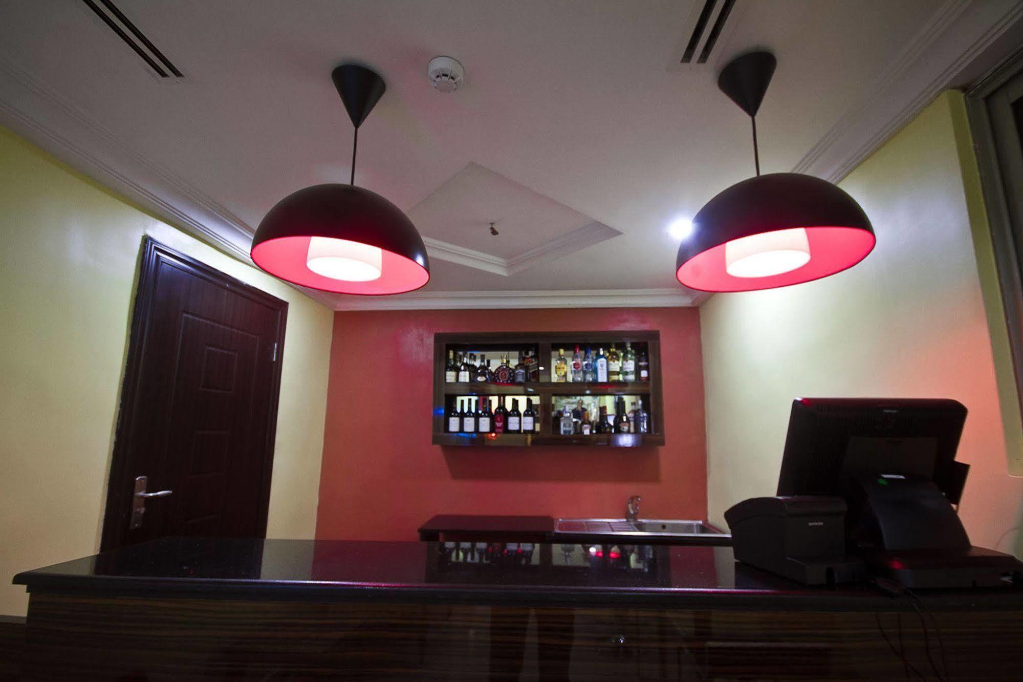 Golfview Suites & Conference Center Ikeja Esterno foto