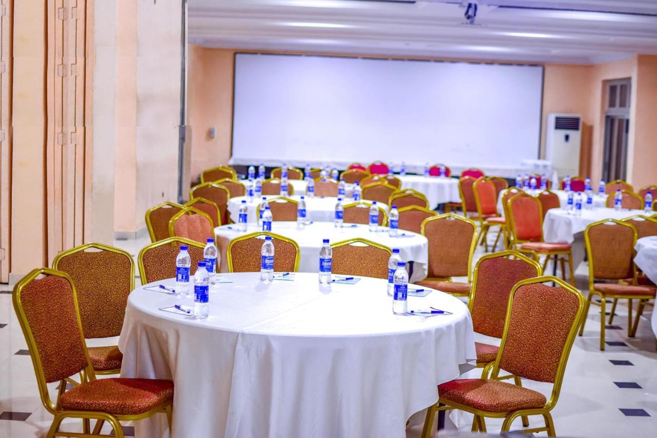 Golfview Suites & Conference Center Ikeja Esterno foto