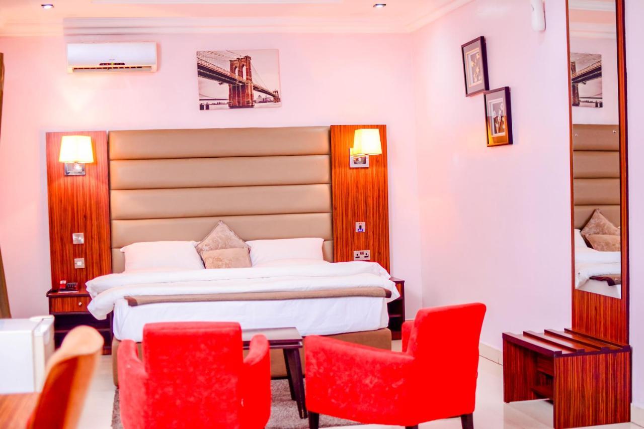 Golfview Suites & Conference Center Ikeja Esterno foto