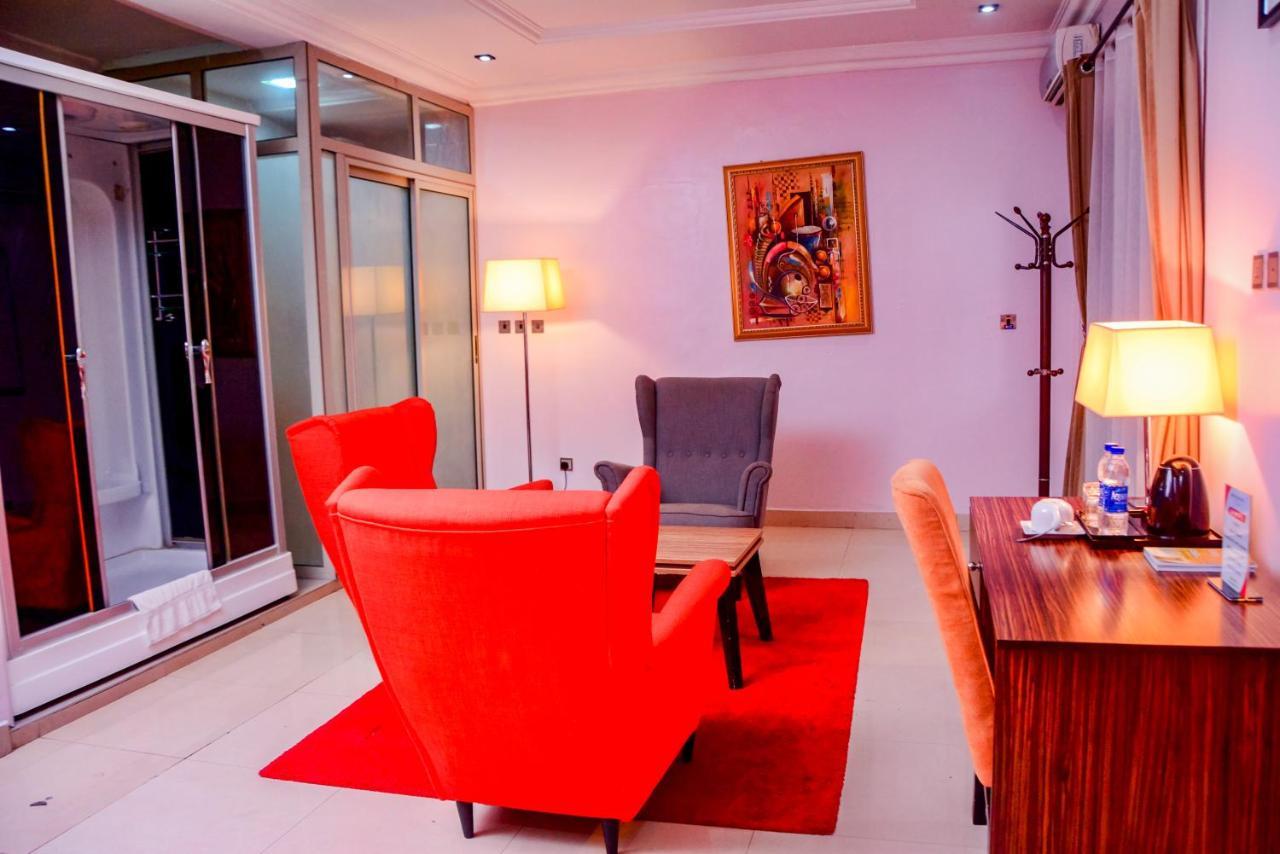 Golfview Suites & Conference Center Ikeja Esterno foto